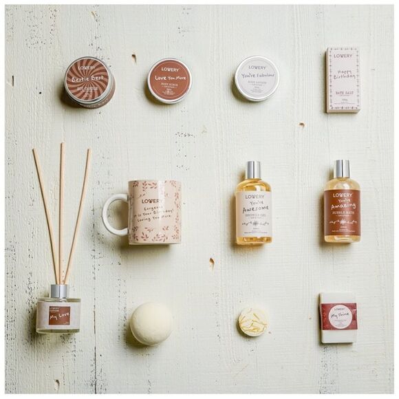 LOVERY Bath and Spa Birthday Gift Set - Picture 2 of 14